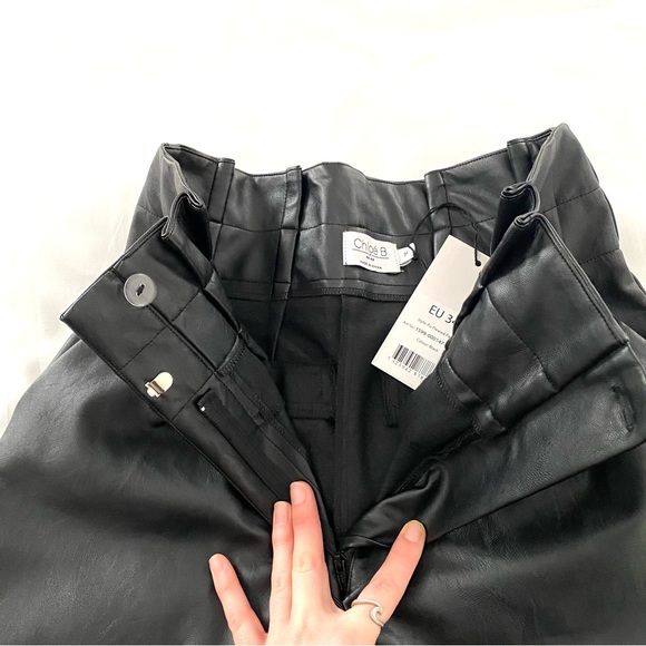 Chloé B x NA-KD Pu Pleated Pants - Picture 6 of 8
